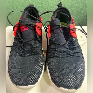 Woman's "Nike Free" size 7.5 cross training shoe